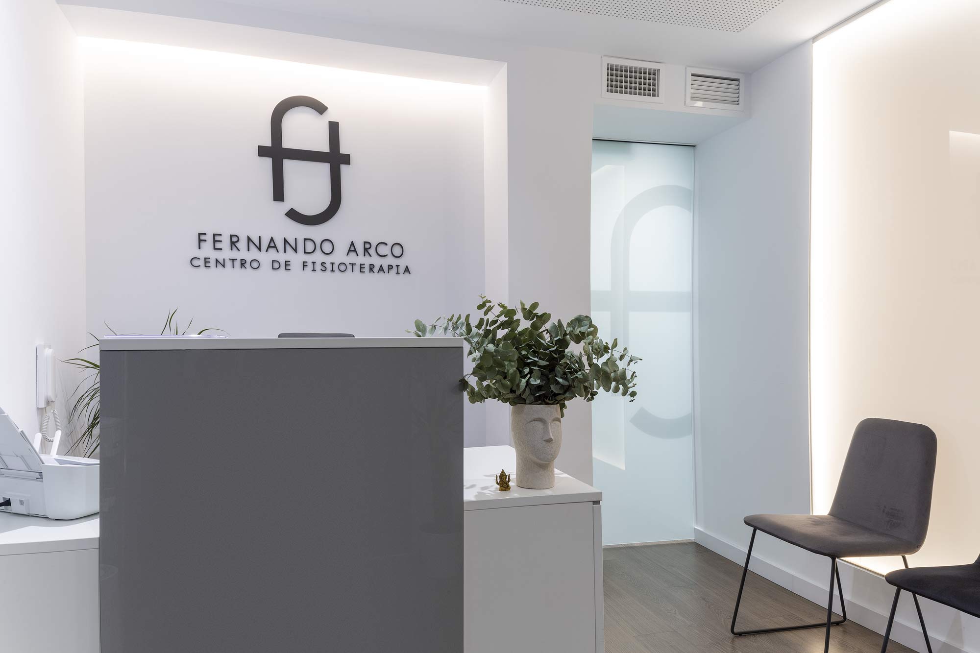 Recepción Fernando Arco Centro de Fisioterapia almeria