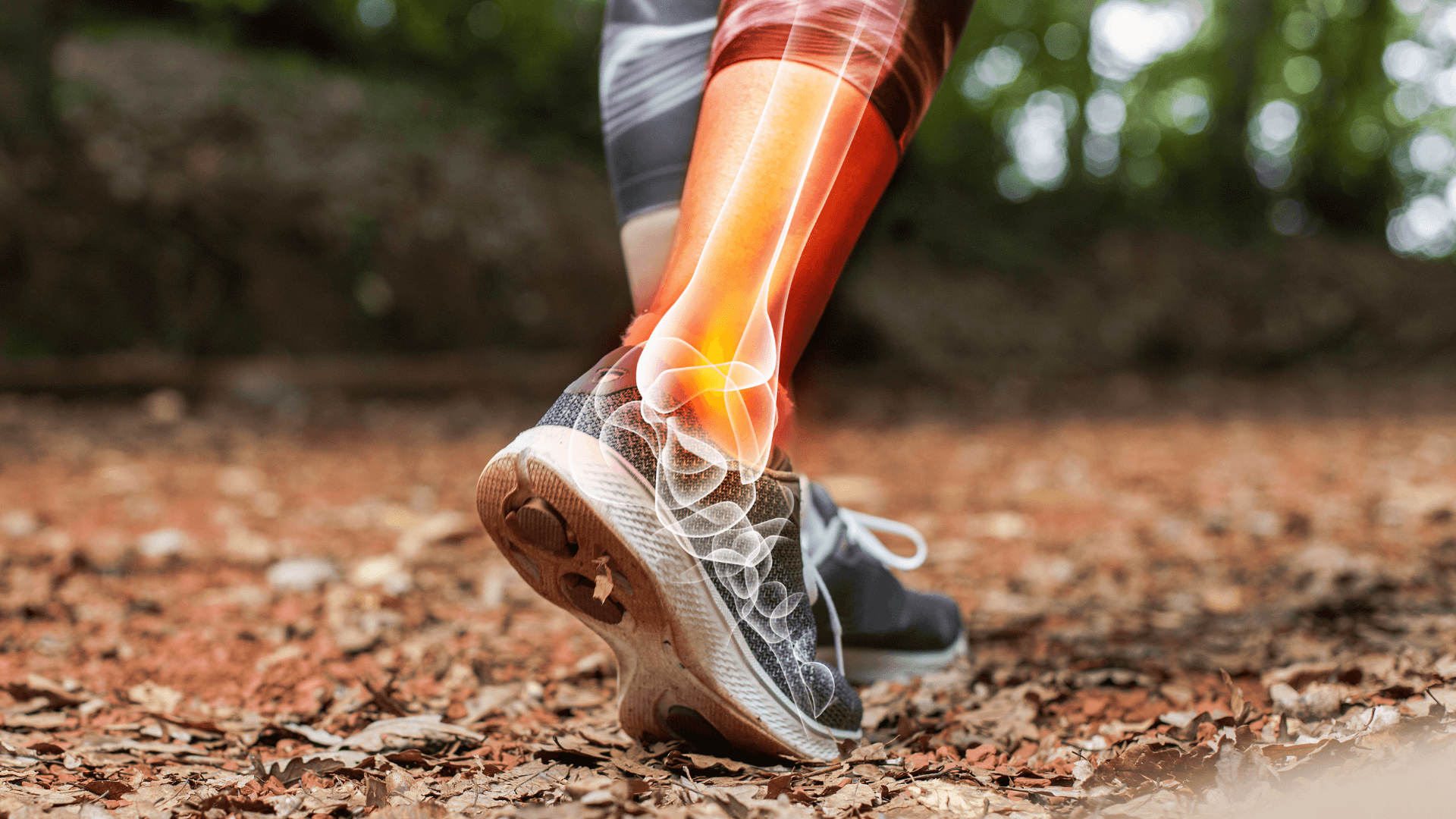 mujer corriendo sobre tierra con lesion de astrágalo y radiografia virtual del hueso del tobillo
