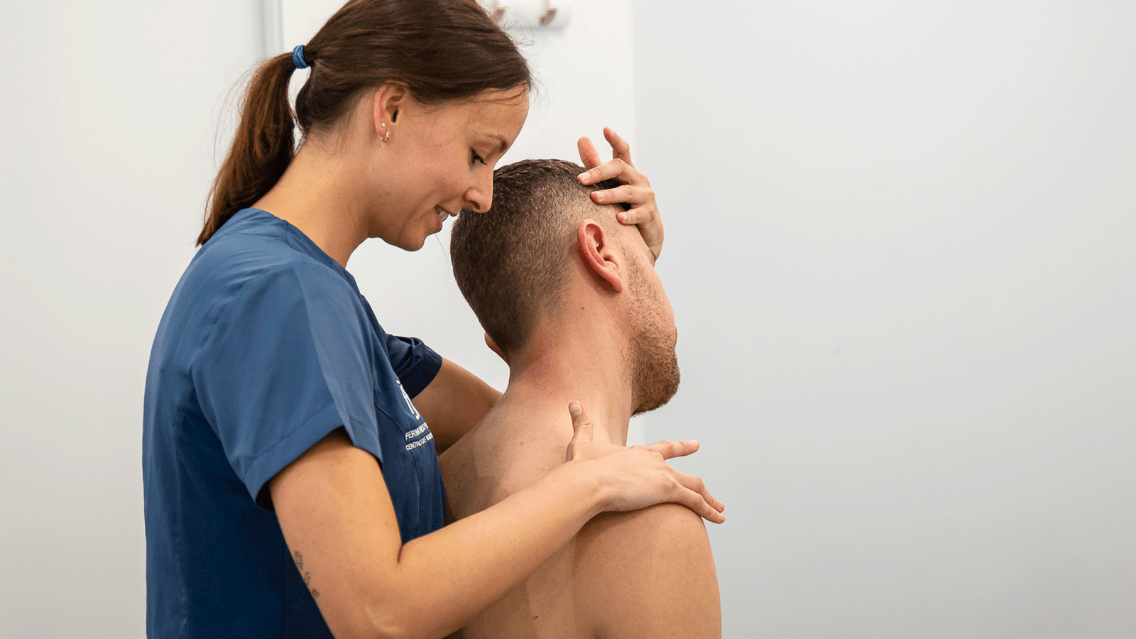Cómo Aliviar el Dolor de Cabeza con Fisioterapia (2) alivio de dolor de cabeza por fisio en Fernando Arco Centro de Fisioterapia en Almería