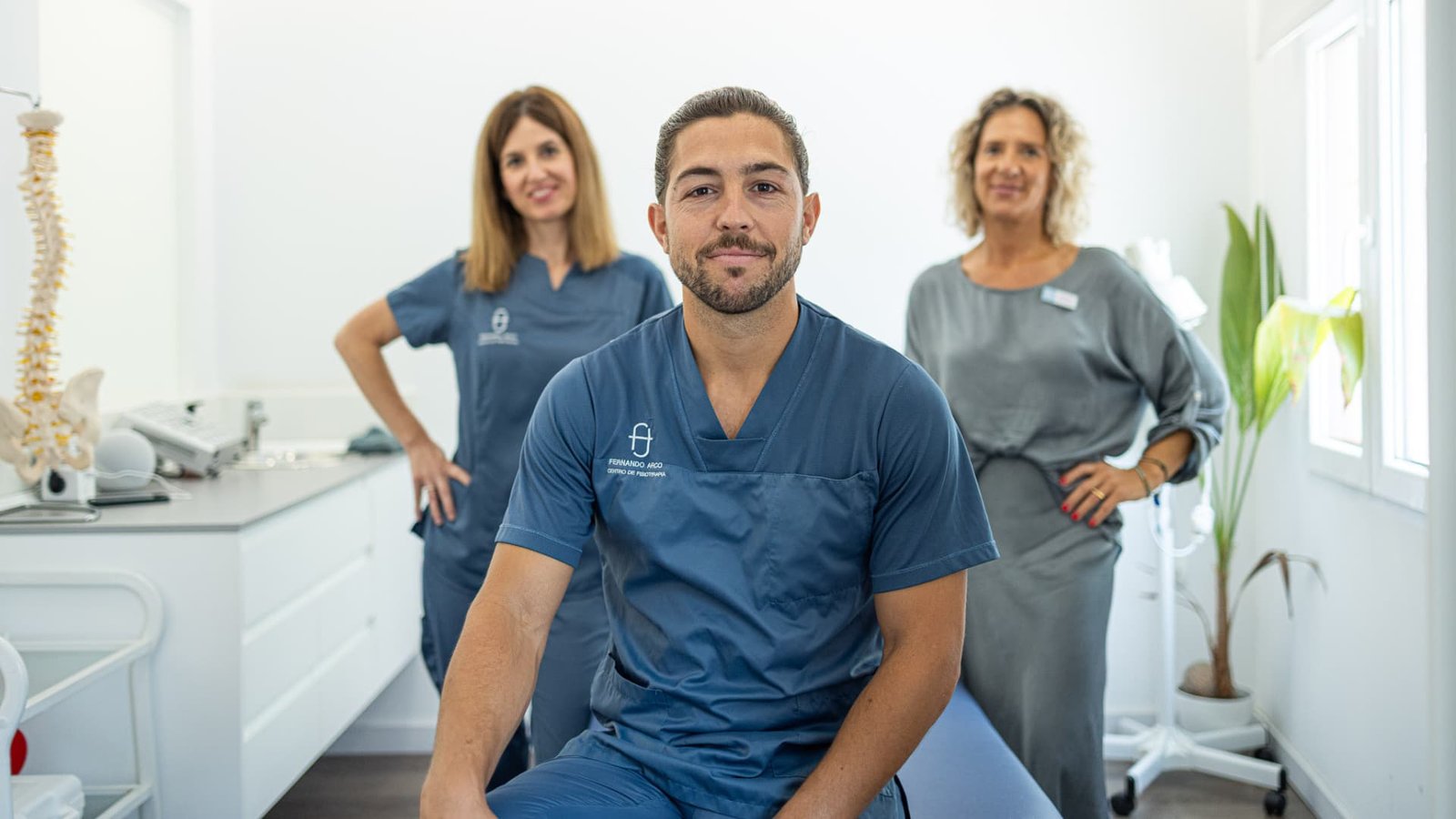 Equipo Fernando Arco Centro de Fisioterapia en Almería Fisioterapeutas del Centro de Fisioterapia Fernando Arco en Almería especializados en tratamiento del dolor muscular