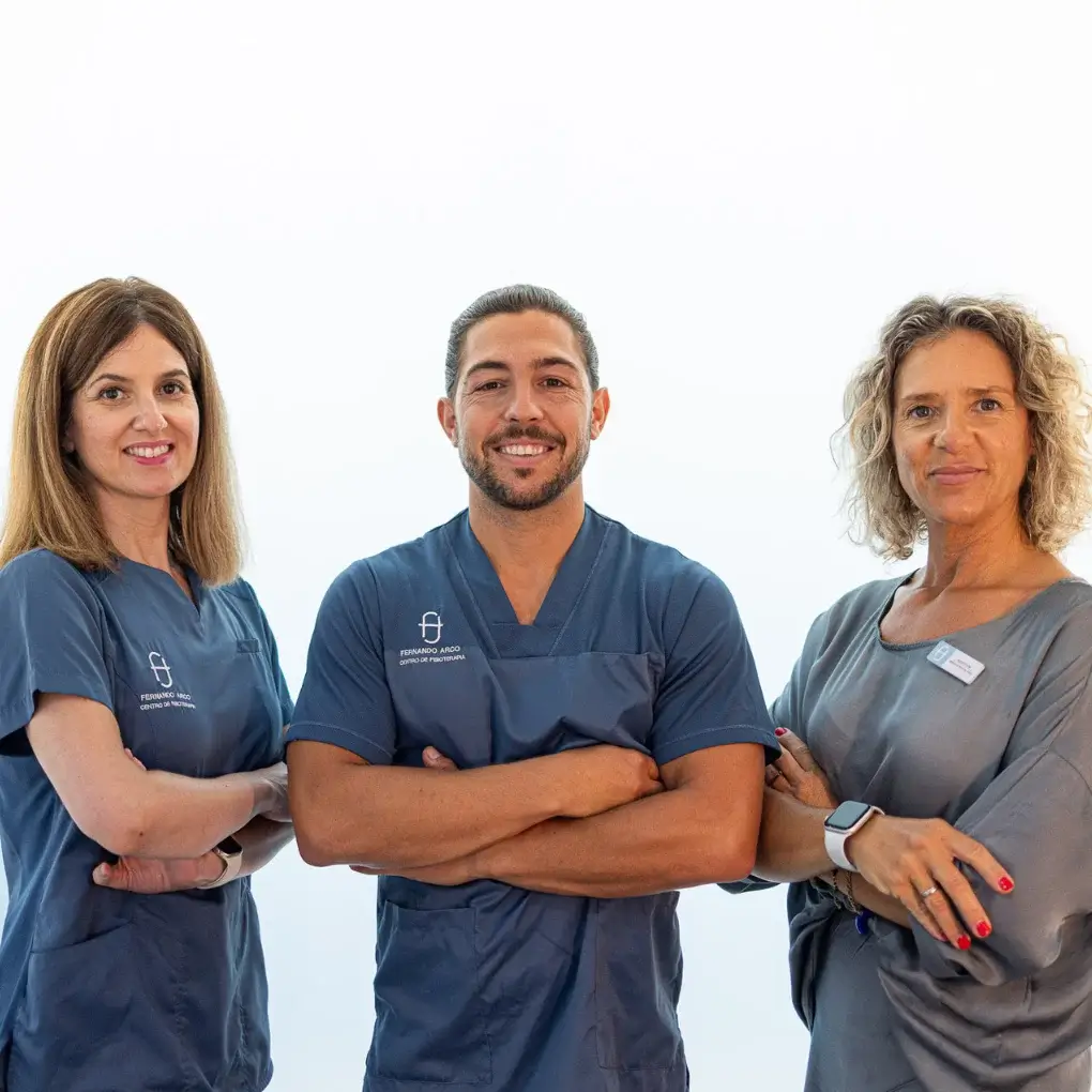 imagen hero movil 1. webp Equipo de fisioterapeutas en Fernando Arco Centro de Fisioterapia en Almería