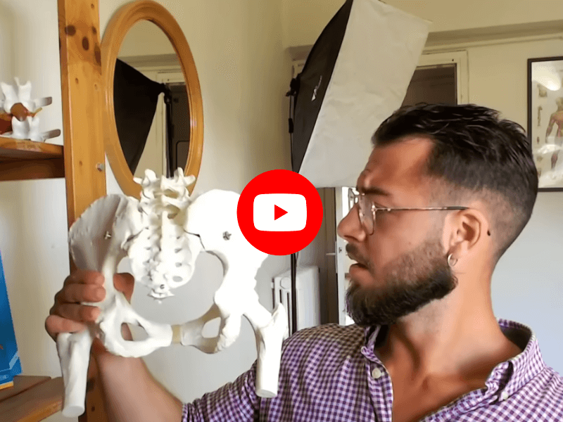 Fernando Arco Centro de Fisioterapia en Almería (3) fisioterapeuta señalando en esqueleto la ciática